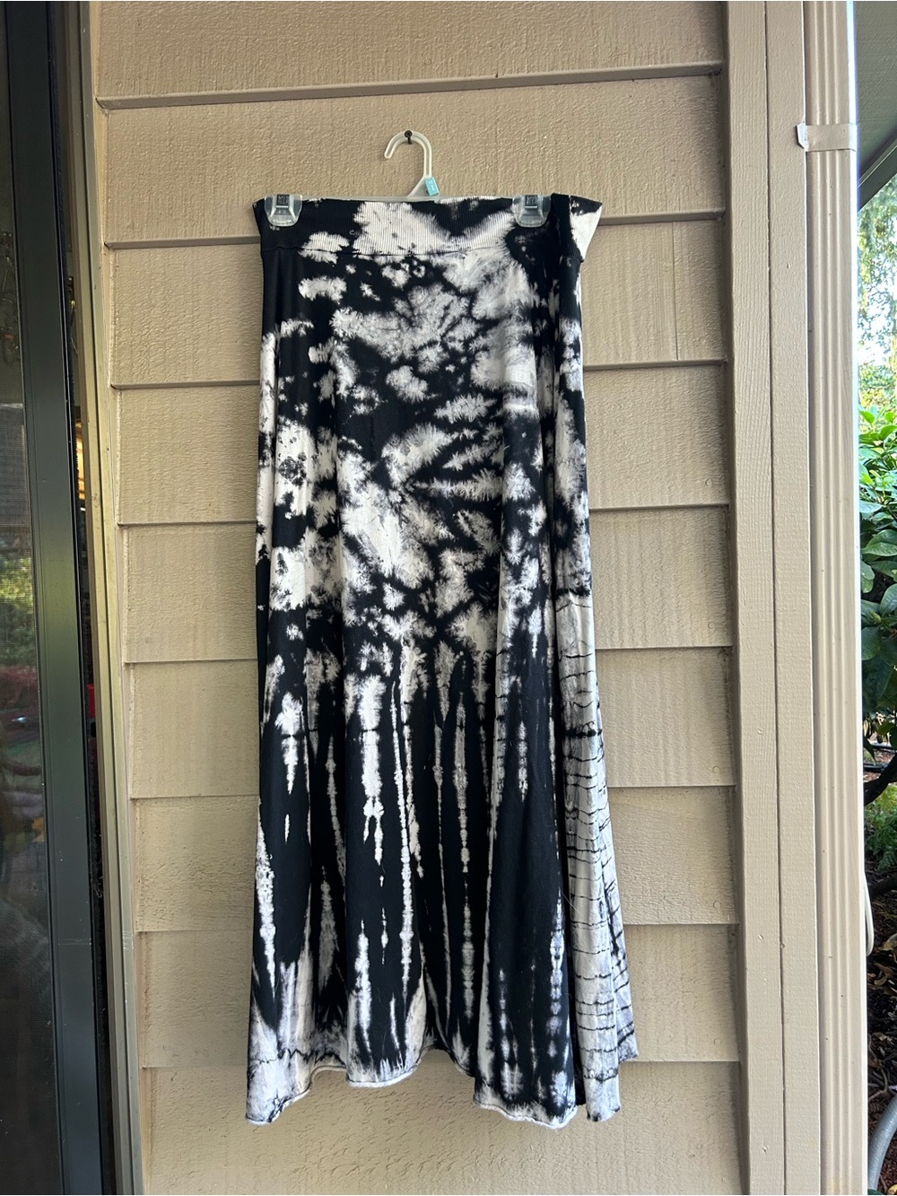 Tryst Black & White Tie-Dye Maxi Skirt cuffed waist.